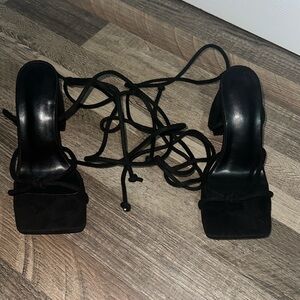 Black strap heels💗